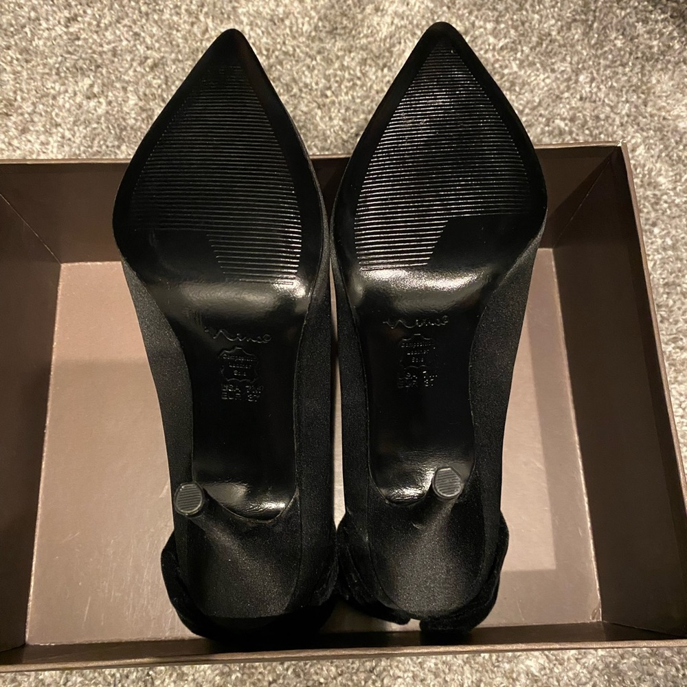 Brand new/never worn satin shoes with bow - Picture 5 of 6